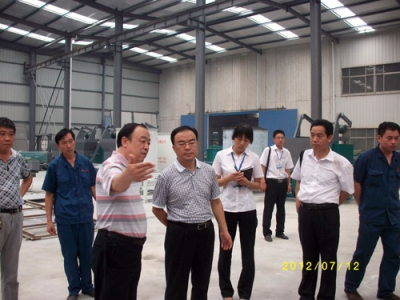 2012.7.12日李國忠教授到我公司參觀考察、指導(dǎo)工作