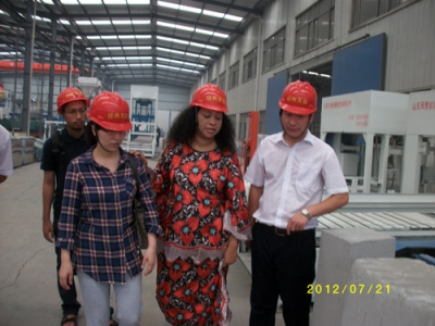 2012.7.21日坦桑尼亞總統(tǒng)夫人來(lái)我公司參觀(guān)指導(dǎo)、洽談合作