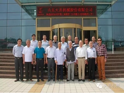 兗州區(qū)委常委、組織部長(zhǎng)徐繼瑞一行領(lǐng)導(dǎo)蒞臨天意參觀指導(dǎo)工作