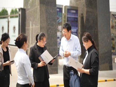 區(qū)領(lǐng)導(dǎo)調(diào)研綠色建材產(chǎn)業(yè)鏈發(fā)展 天意科技光伏清掃機器人成亮點