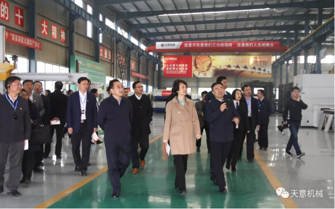 濟寧市委常委、組織部部長孔凡萍帶領全市“兩新”組織黨建工作現(xiàn)場觀摩團蒞臨天意機械調研指導