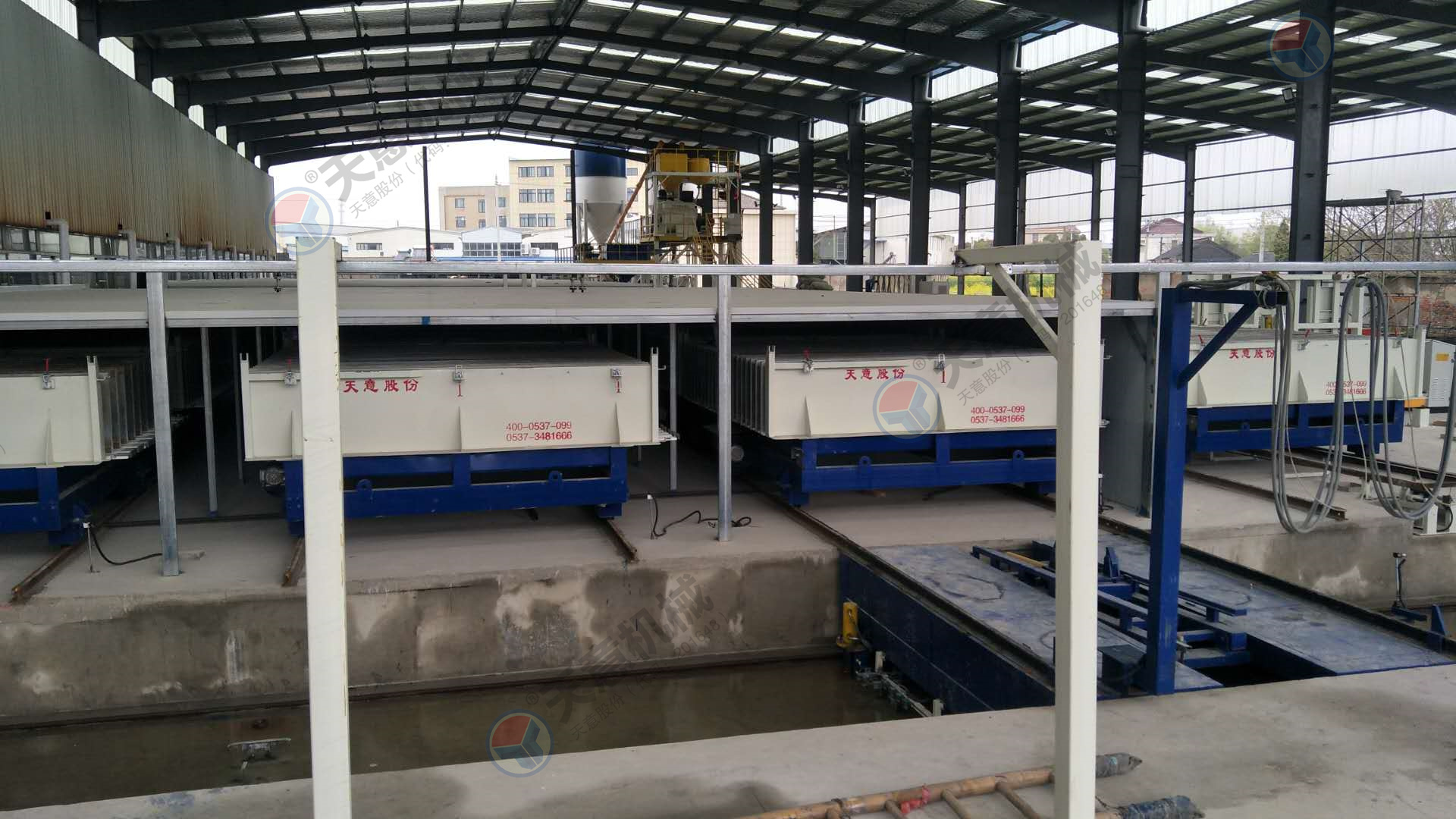 相對(duì)于傳統(tǒng)墻板機(jī)設(shè)備，新型墻板機(jī)有點(diǎn)更多