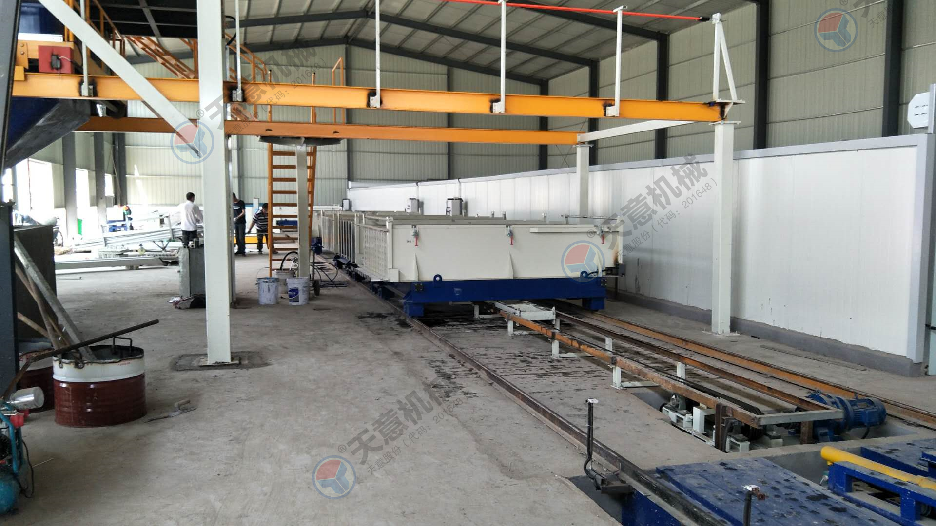 輕質(zhì)隔墻板設備自動化程度高，產(chǎn)量大